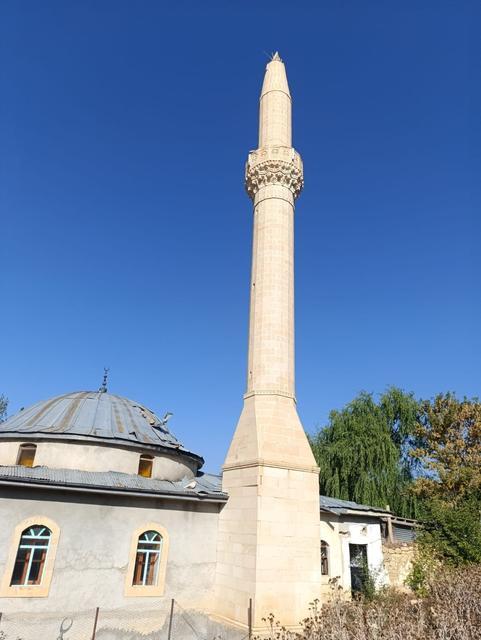 BAYBURT'TA BAYIRTEPE KÖYÜ CAMİ MİNARESİNE YILDIRIM DÜŞTÜ