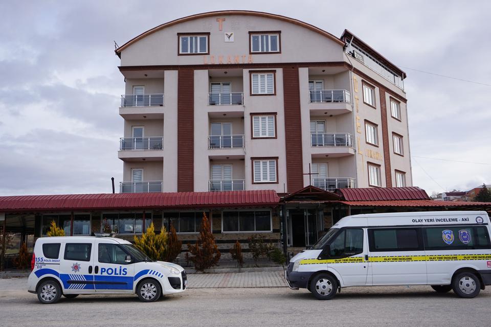 BURDUR'DA ORGANİZE İŞLENDİĞİ İDDİA EDİLEN KADIN CİNAYETİNDE 3 SANIK HAKKINDA AĞIRLAŞTIRILMIŞ MÜEBBET İSTENİYOR KATİL ZANLISI: "ARKADAŞIM ELİNE BIÇAK VERİP 'SANA ÇOK BÜYÜK YANLIŞ YAPTILAR, NAMUSUNU TEMİZLE' DEDİ" ÖZLEM ŞIMARIK CİNAYETİNDE KATİL ZANLISI ESKİ KOCA İLE ONA YARDIM EDEN 8 TUTUKLU HAKKINDA HAZIRLANAN İDDİANAME TAMAMLANDI KATİL ZANLISI ESKİ KOCA VE 2 SANIĞA AĞIRLAŞTIRILMIŞ MÜEBBET İSTENİRKEN DİĞER 6 SANIĞA 20 YIL HAPİS CEZASI İSTENDİ