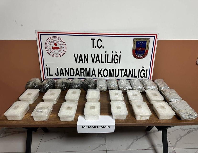 VAN'DA 243 KİLOGRAM 624 GRAM UYUŞTURUCU ELE GEÇİRİLDİ