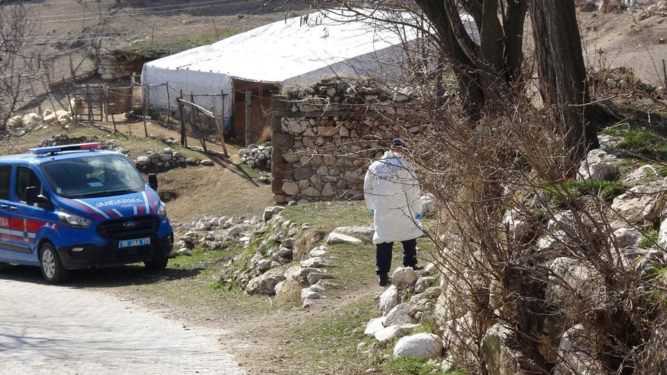 BURDUR'DA ÇOBAN AĞILDA ÖLÜ BULUNDU