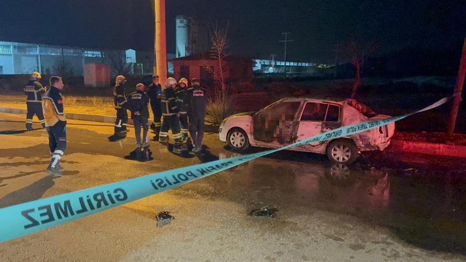 Alevler içinde kalan araçta hayatını kaybeden adamın kendini yaktığı ortaya çıktı