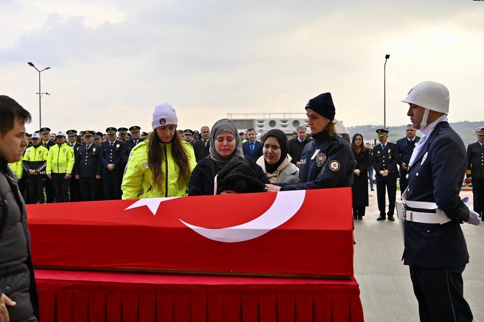 YALOVA'DA KALP KRİZİ GEÇİREREK VEFAT EDEN POLİS MEMURU İÇİN TÖREN