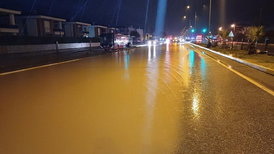 İzmir Yolu ulaşıma kapandı