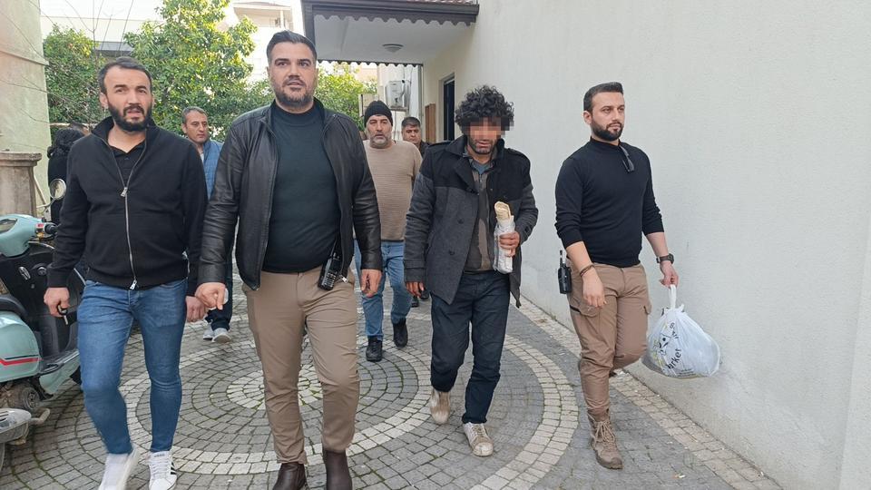 TÜRKİYE'Yİ ÇATI ÇATI GEZİYOR: 232'NCİ ADRESİ MANAVGAT'TA OLDU, 233 İÇİN MUĞLA'YI İŞARET ETTİ İNTİHAR GEZGİNİ GENÇ, 232'NCİ EYLEMİNİ MANAVGAT'TA YAPTI ÇEŞİTLİ BAHANE VE SENARYOLARLA ÇATILARA ÇIKARAK TÜRKİYE'NİN NEREDEYSE TÜM ŞEHİRLERİNDE İNTİHARA TEŞEBBÜS EDEN GENÇ, YİNE YAPTI YAPACAĞINI SON 10 GÜNDE 3 İLÇEDE 3'ÜNCÜ KEZ ÇATIYA ÇIKAN GENÇ, POLİSİN İKNA ETMESİYLE EYLEMİNİ SONLANDIRDI