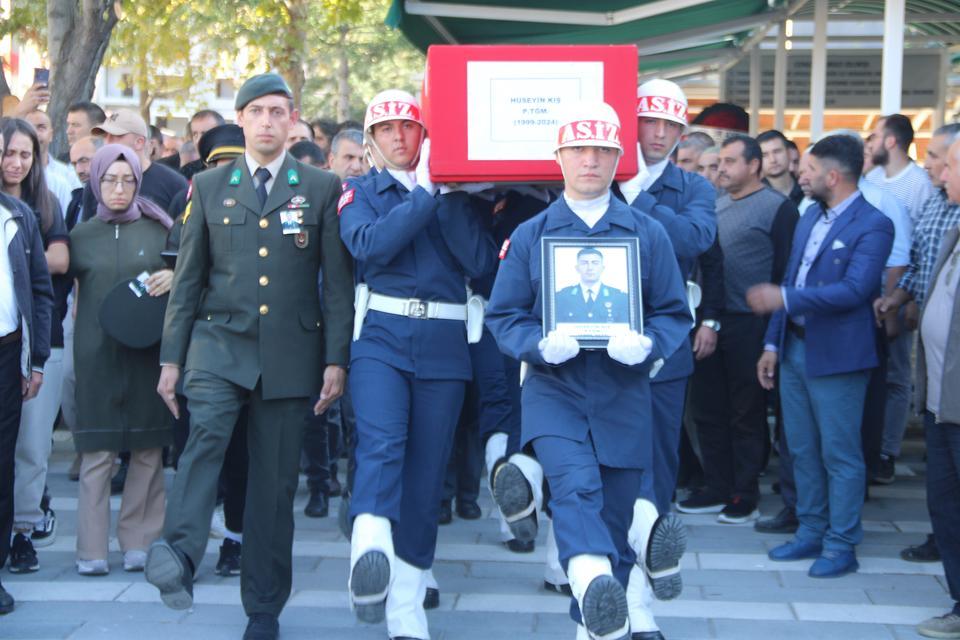 TRAFİK KAZASINDA HAYATINI KAYBEDEN TEĞMEN TOPRAĞA VERİLDİ