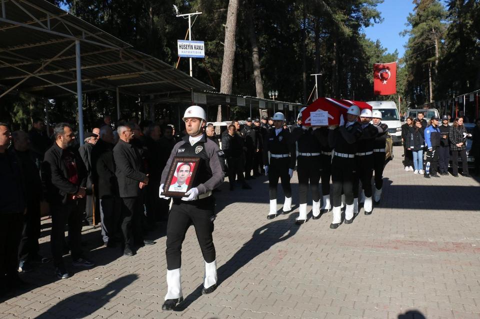 Trafik kazasında ölen polis memuru toprağa verildi