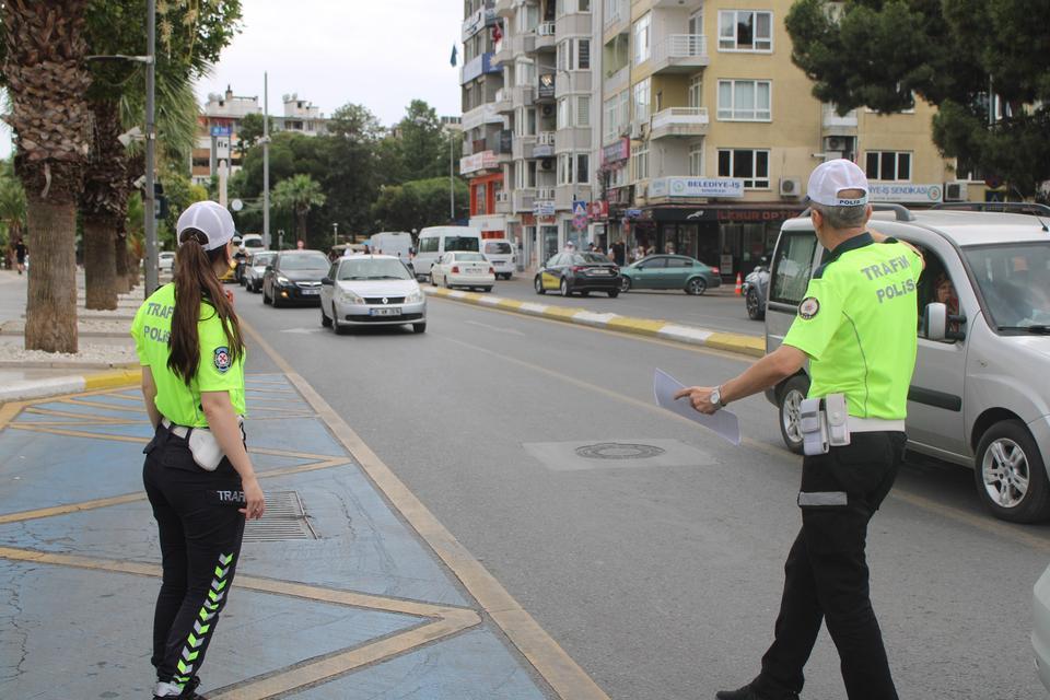 Aydın'da trafik ekipleri öğrenciler için sahaya indi