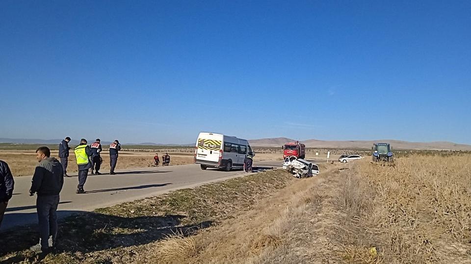 Öğrenci servisi otomobille çarpıştı: 5 ağır yaralı