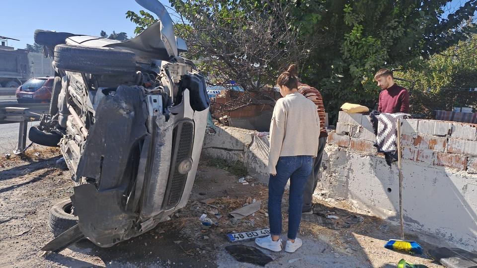 Aydın’da kontrolden çıkan araç yan yattı