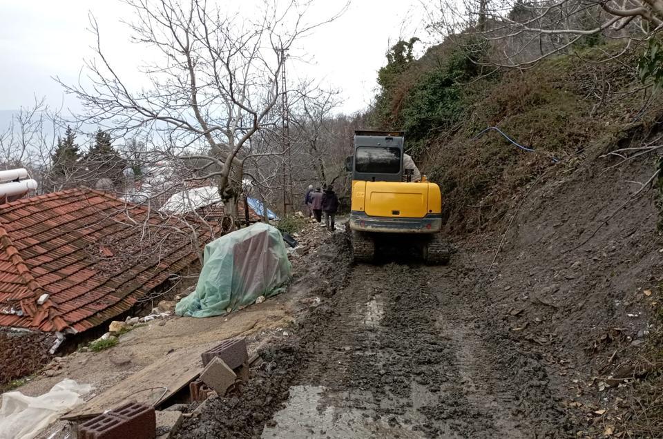 Aydın’da heyelan nedeniyle yol kapandı