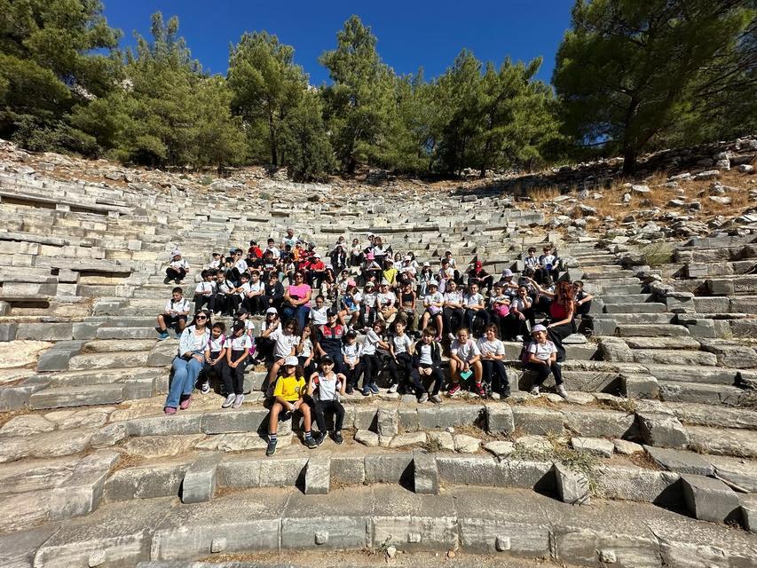 Priene Antik Kenti'nde ziyaretçilere çevre ve doğa bilinci eğitimi