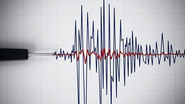 İzmir'de 4 büyüklüğünde deprem