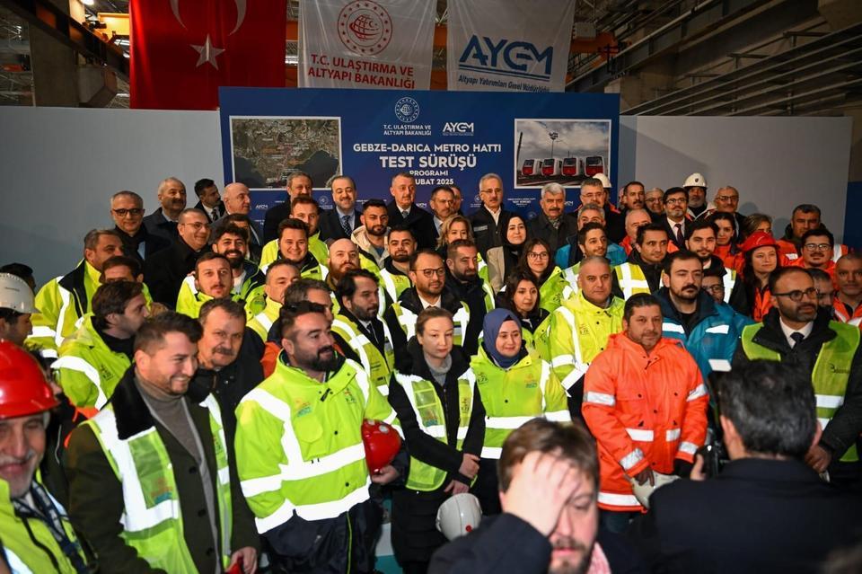 TÜRK MÜHENDİSLERİN ÜRÜNÜ İLK METRO HATTI GEBZE-DARICA METROSU TREN ENTEGRASYON TEST ÇALIŞMALARINA KATILAN BAKAN URALOĞLU: "TÜRK TEKNİK VE MÜHENDİSİNİN ÜRÜNÜ OLARAK İNŞA EDİLEN İLK METRO HATTIMIZ"