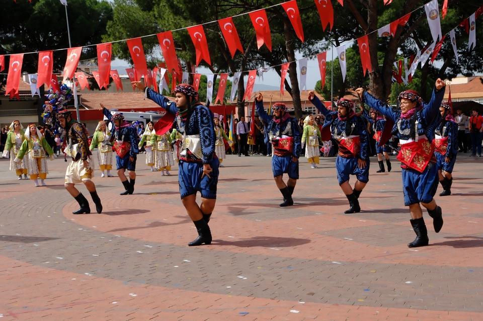 KUYUCAK'TA 19 MAYIS COŞKUYLA KUTLANMAYA BAŞLADI