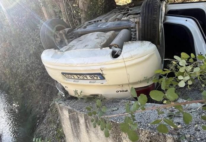 Otomobil dereye yuvarlandı: 1 yaralı