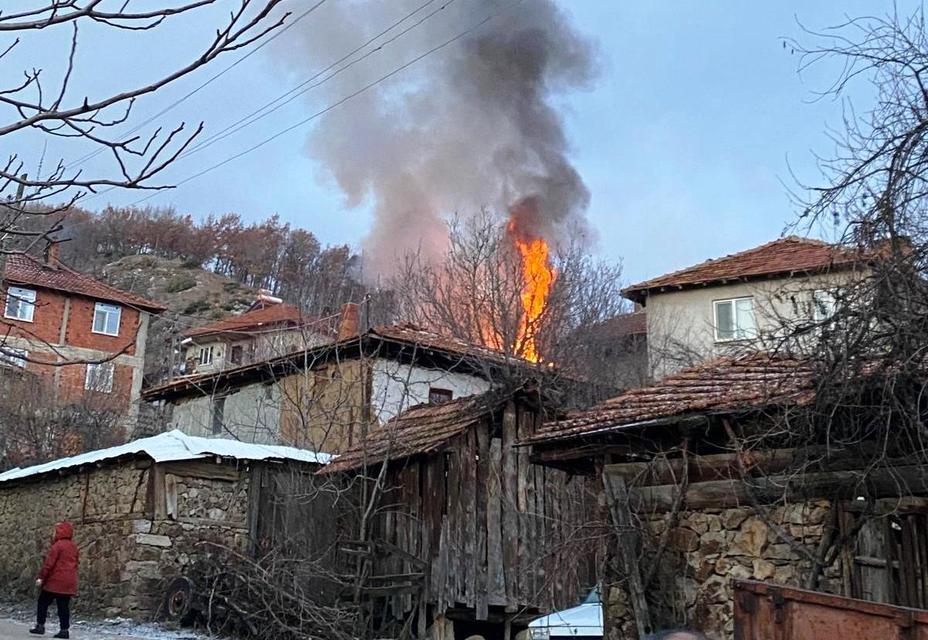 HİSARCIK'TA KORKUTAN YANGIN: 1 BÜYÜKBAŞ HAYVAN TELEF OLDU