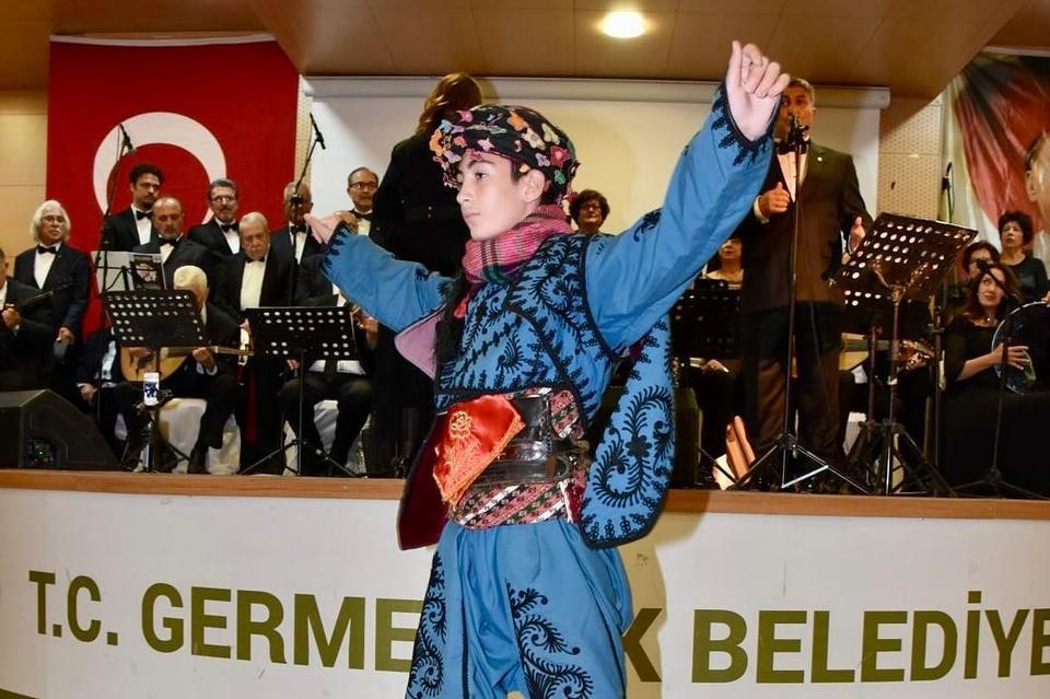 ATATÜRK, SEVDİĞİ ŞARKILARLA GERMENCİK'TE ANILDI