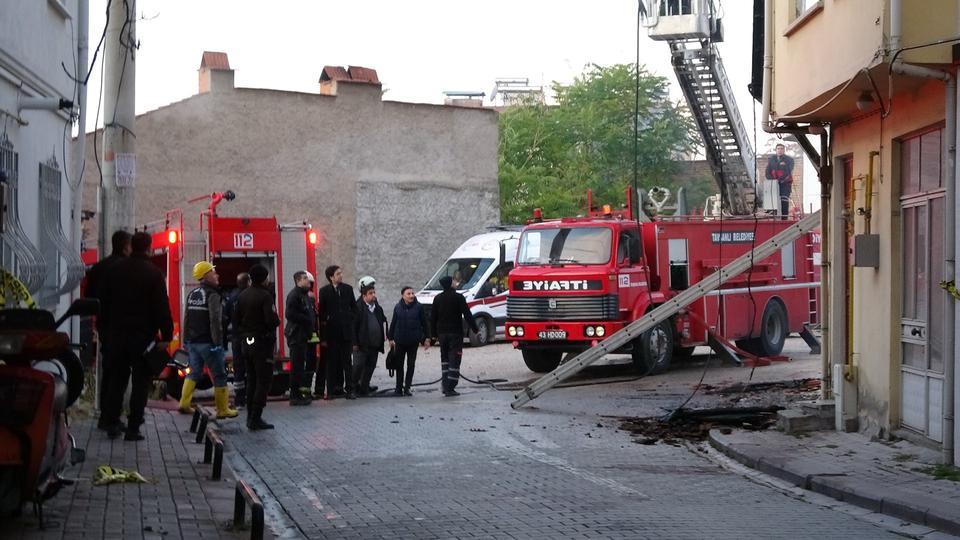 TAVŞANLI'DA AHŞAP EVDE ÇIKAN YANGINDA 1 KİŞİ ÖLDÜ