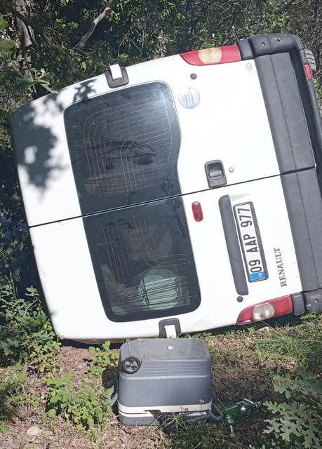 Kaza, Başçayır ile Yaka Mahallesi arasındaki yol üzerinde Karadut mevkiinde meydana geldi. Sürücüsünün direksiyon hakimiyetini kaybettiği 09 AAP 977 plakalı minibüs, uçurumdan yuvarlandı.