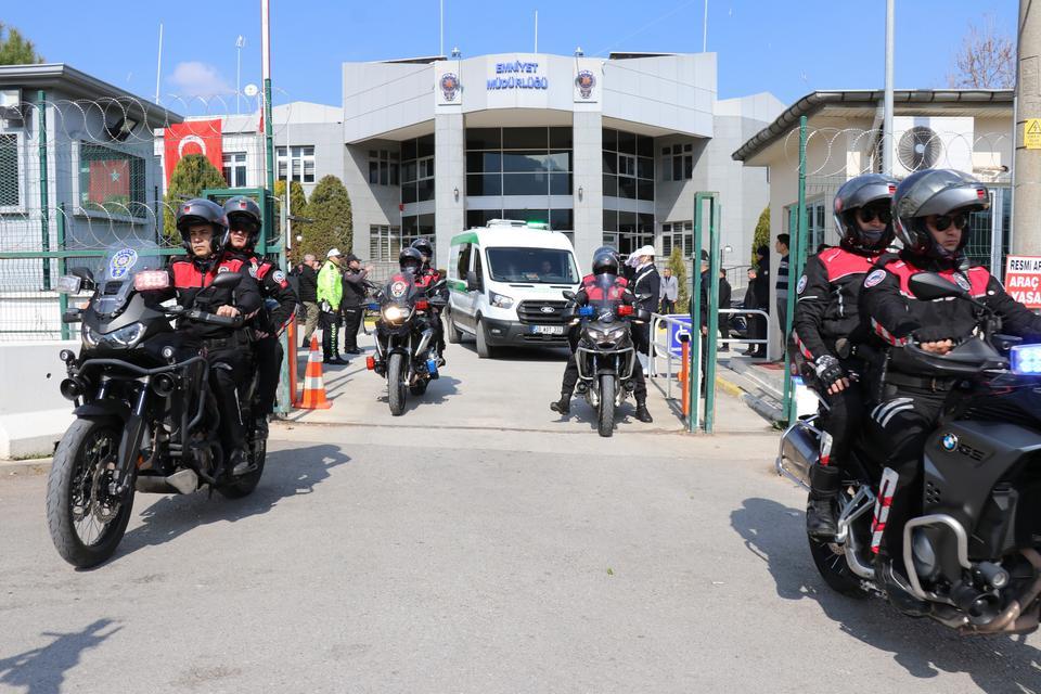 TEDAVİ GÖRDÜĞÜ HASTANEDE VEFAT EDEN EMNİYET MÜDÜRÜ MEMLEKETİNE TÖRENLE UĞURLANDI