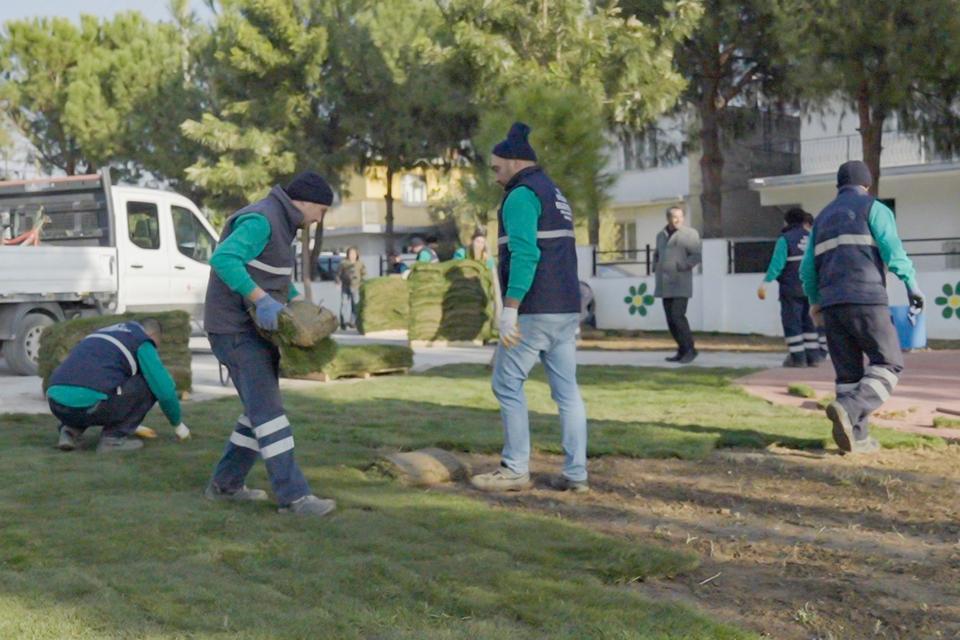 Efeler’in yeşil ekipleri kenti güzelleştirmek için çalışıyor