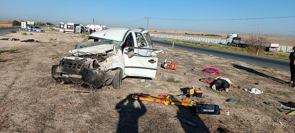 KONYA'DA FECİ KAZA: 2 ÖLÜ, 3 YARALI