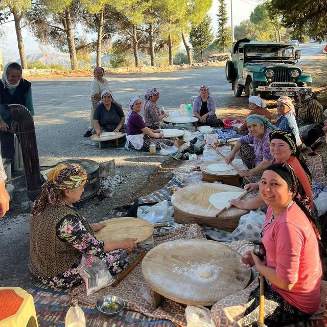 HASKÖY'ÜN EFE YÜREKLİ KADINLARI YAĞMUR DUASINA ÇIKTI