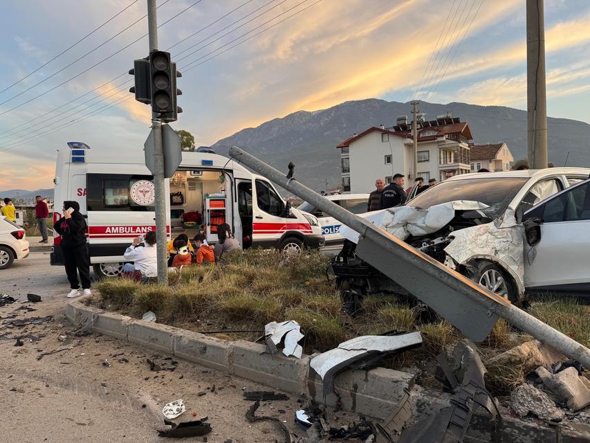 Fethiye'de trafik kazası: 2’si çocuk, 6 yaralı