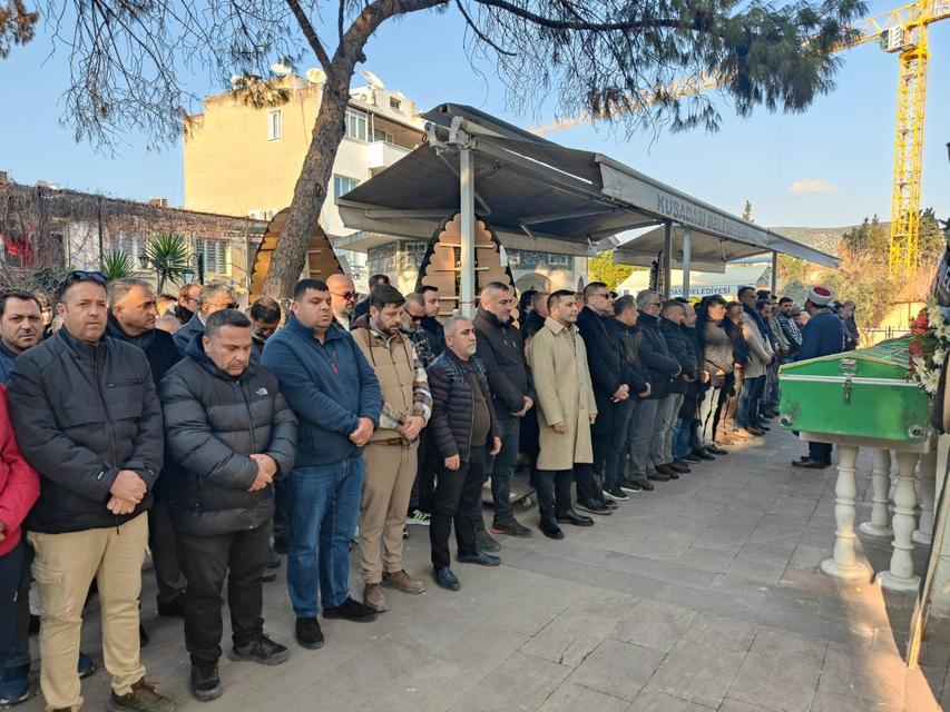 TEKERLEKLİ SANDALYEDE ÖLÜ OLARAK TABURCU EDİLDİĞİ İDDİA EDİLEN ŞAHIS TOPRAĞA VERİLDİ