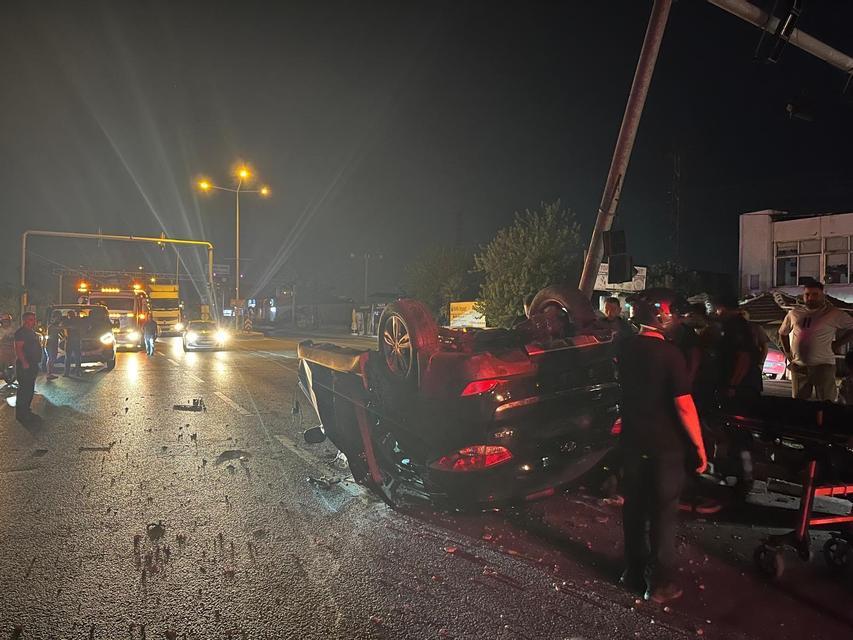 Aydın'da direğe çarpan otomobil paramparça oldu