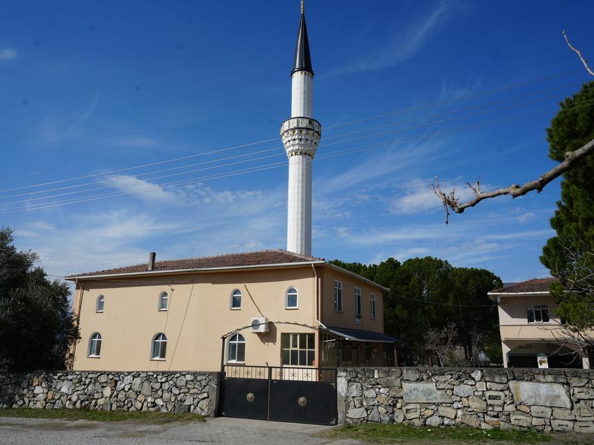 ALTINLARI İÇİN CANİCE ÖLDÜRÜLEN YAŞLI KADIN, TOPRAĞA VERİLDİ EŞİNİN TERAVİH NAMAZI İÇİN CAMİYE GİTMESİNİ FIRSAT BULDULAR, YAŞLI KADINI CANİCE ÖLDÜREREK ALTINLARINI ÇALDILAR