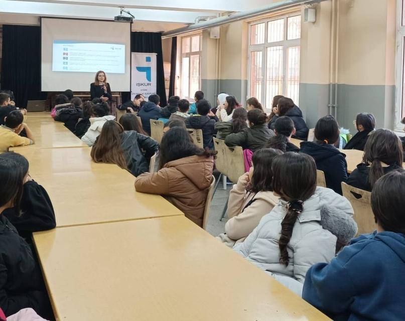 Efeler’de ortaokul öğrencilerine meslek seçimi semineri