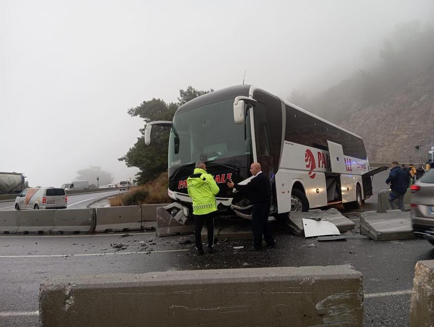 MUĞLA'DA OTOBÜS KAZASI: 5 YARALI