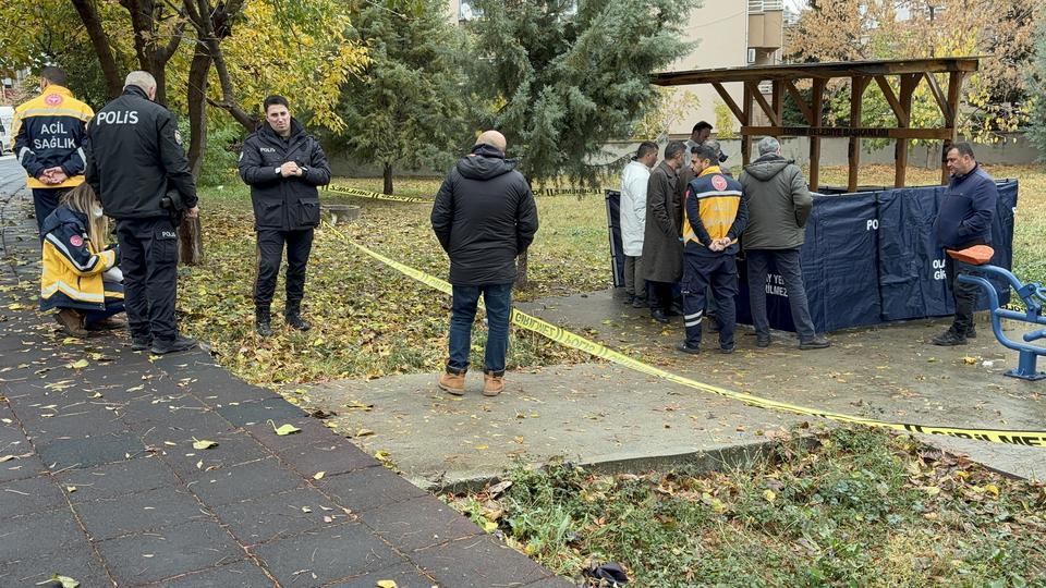 46 yaşındaki kadın parkta ölü bulundu