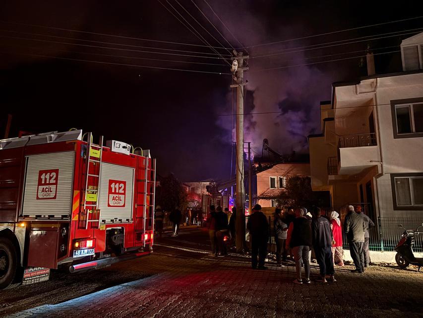 Çatı yangını korkuttu