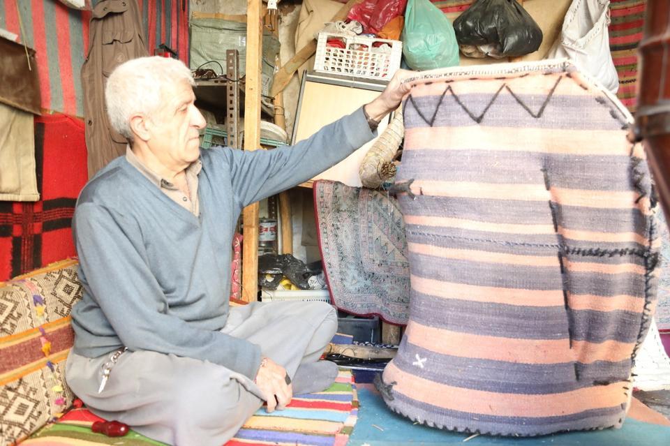 GELİŞEN TEKNOLOJİYE DİRENEREK PALANCILIK MESLEĞİNİ YAŞATIYOR 65 YAŞINDAKİ MAHMUT KASMAN, BABASINDAN ÖĞRENDİĞİ PALANCILIK MESLEĞİNİ YILLARDIR SÜRDÜRÜYOR