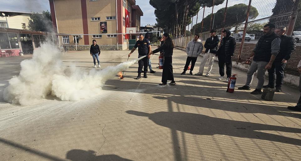 ADÜ öğrencileri yangın tatbikatı yaptı