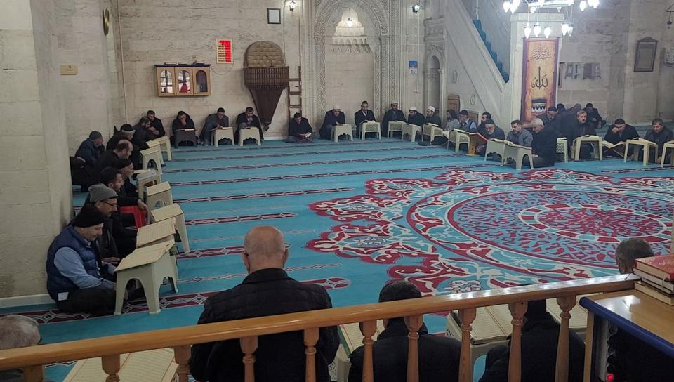 DİYARBAKIR'DA YAKLAŞIK 9 ASIRLIK CAMİDE MUKABELE GELENEĞİ YAŞATILIYOR