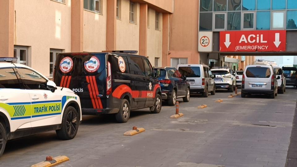 Okul servisi ile otomobil çarpıştı: 17'si öğrenci 20 yaralı