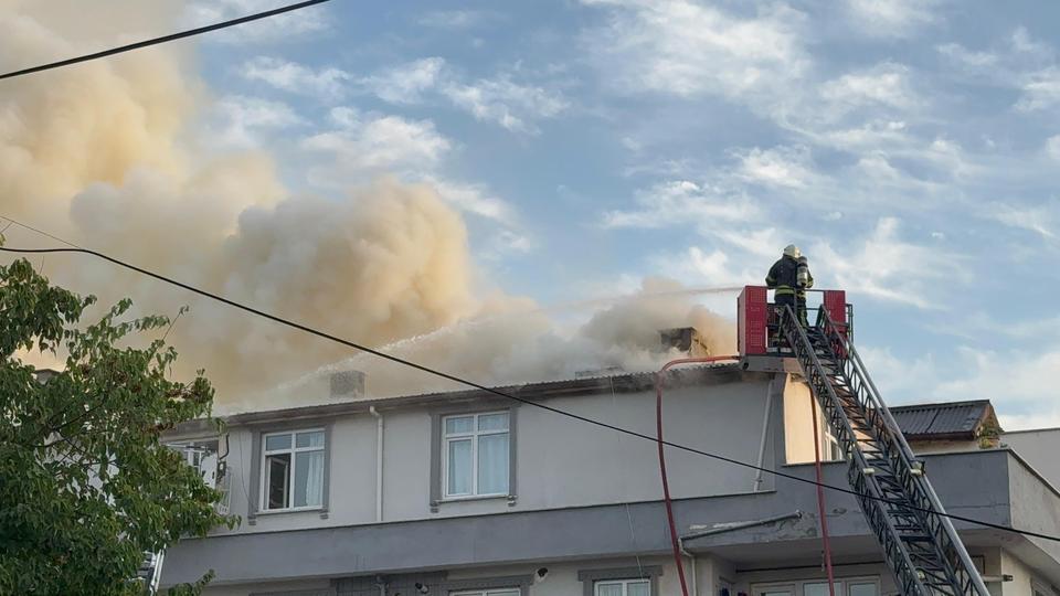 MANGAL KEYFİ KABUSA DÖNDÜ TERASTA YAPILAN MANGAL YANGINA NEDEN OLDU