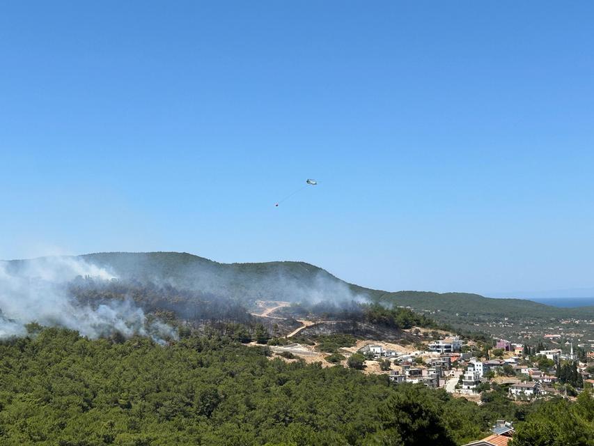 URLA'DAKİ ORMAN YANGININDA 120 KONUT TAHLİYE EDİLDİ