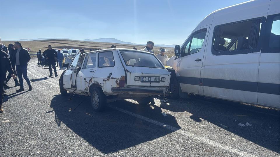 Trafik kazası karı kocayı birbirinden ayırdı