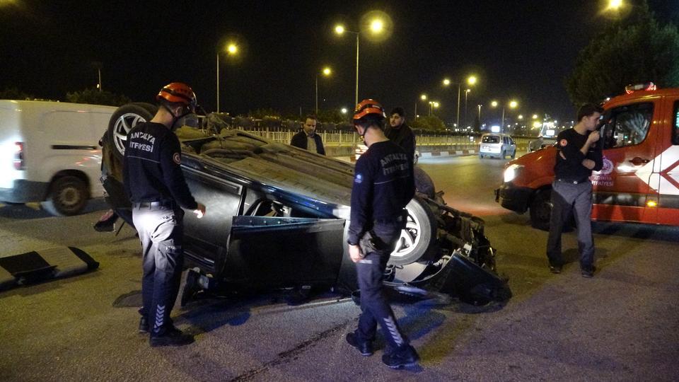 ÇALIŞTIĞI OTO GALERİDEN EMANET ALDIĞI OTOMOBİLLE TAKLA ATTI: 5 KİŞİ KAZAYI BURNU BİLE KANAMADAN ATLATTI