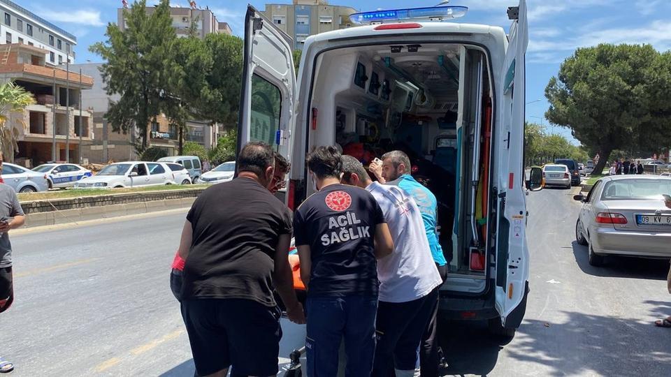 HASTA TAŞIYAN AMBULANS DEVRİLDİ: 4 YARALI