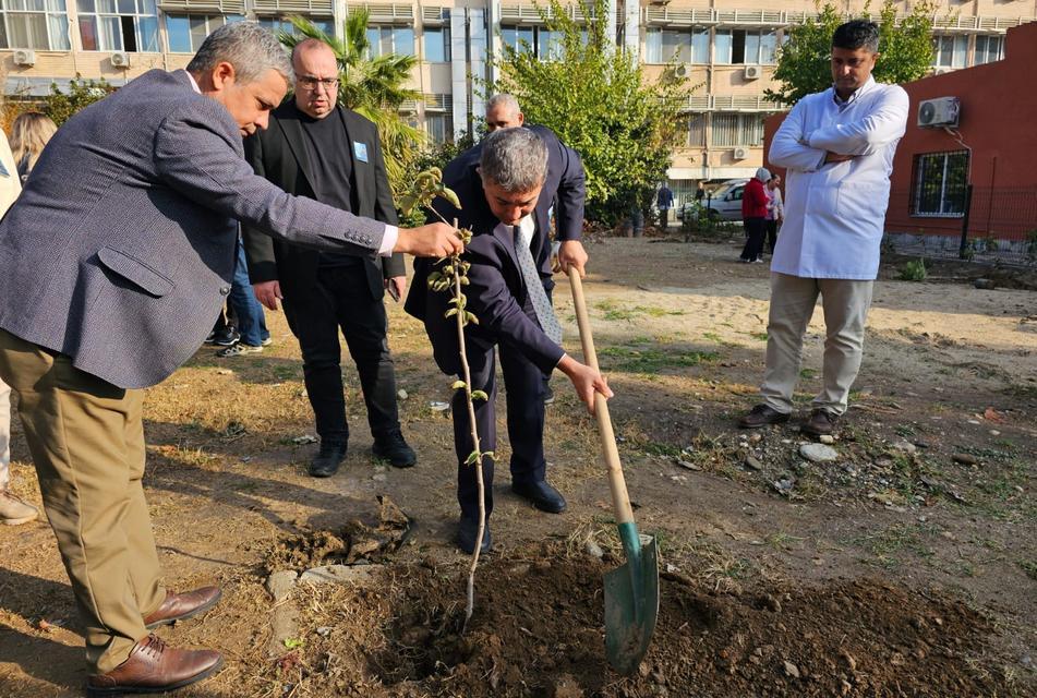 Aydın’da fidan dikerek KOAH hastalığına dikkat çektiler