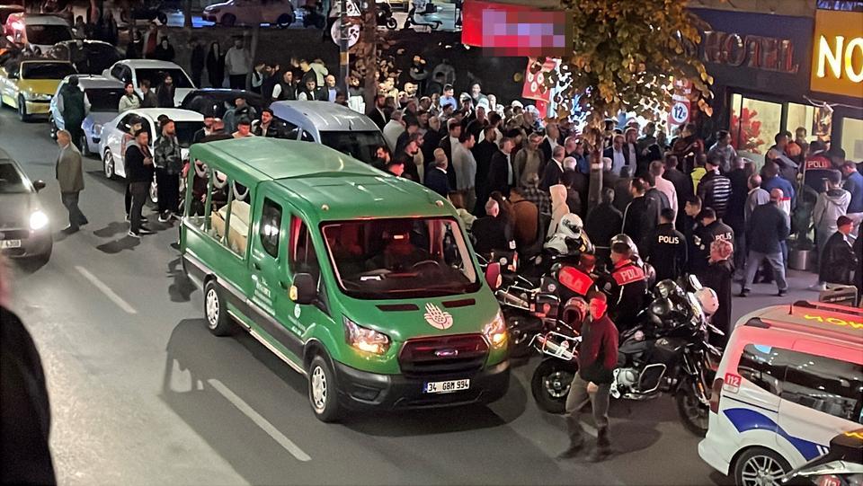 KÜÇÜKÇEKMECE'DE 22 YAŞINDAKİ GENÇ OTEL ODASINDA ÖLÜ BULUNDU