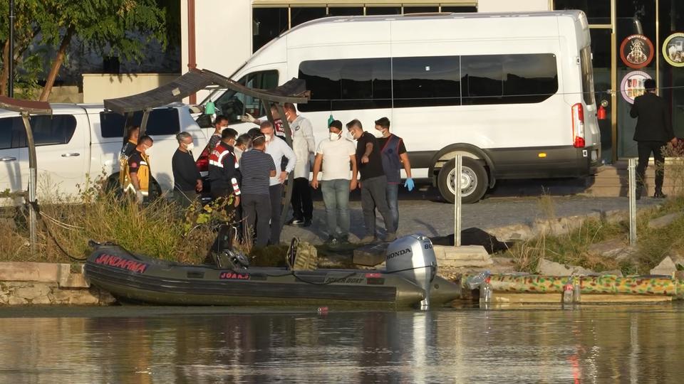 KAN DONDURAN CİNAYET: CESEDİ BARAJDA BULUNAN KADIN BORDÜR TAŞINA BAĞLAYARAK KÖPRÜDEN ATILMIŞ