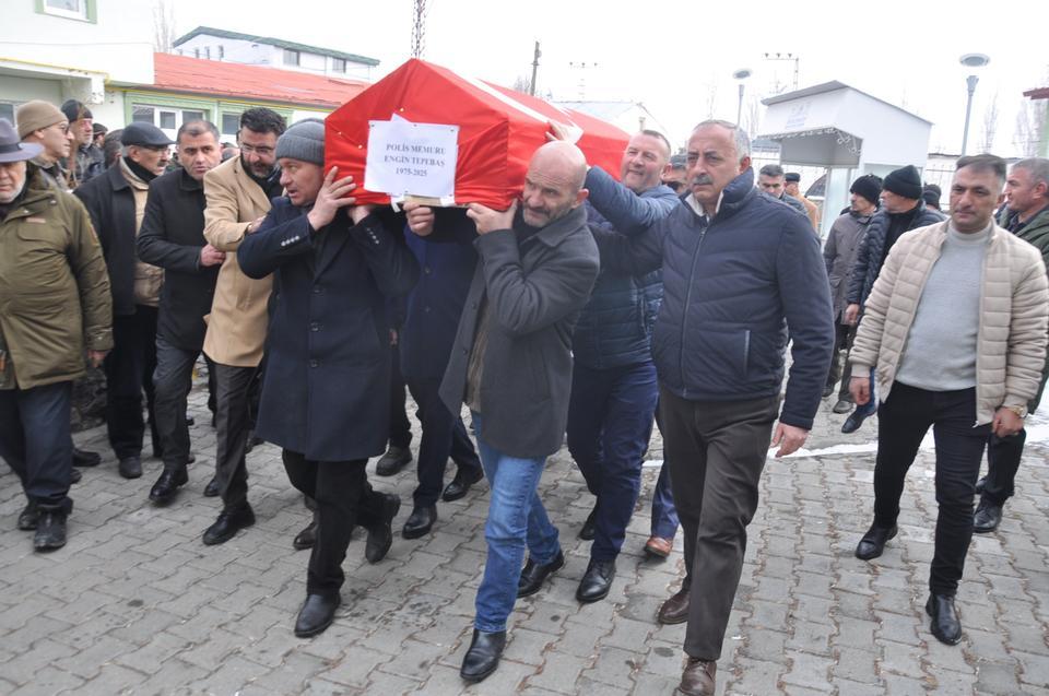 Polis memuru Kars'ta toprağa verildi