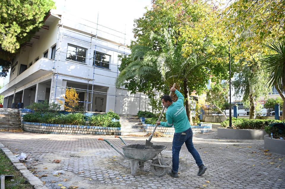 Kuşadası’nda İkinci Bahar ve Gençlik Merkezi’nin yapımına başlandı