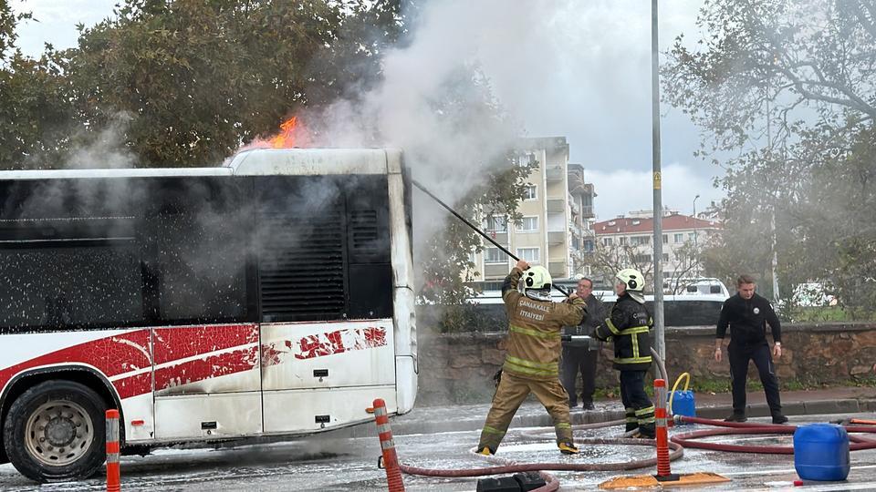 Özel halk otobüsü alev alev yandı